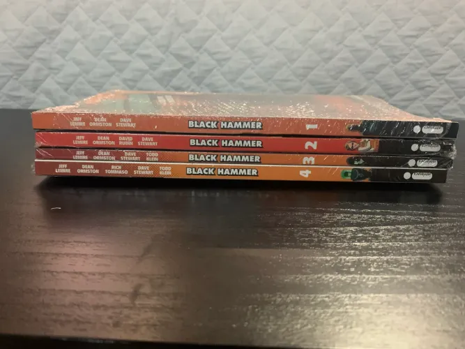 Hq Black Hammer LACRADO COMPLETO 4 volumes (1-4)