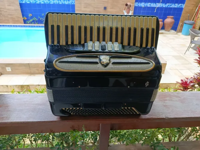 ACORDEON GIULIETTI ITÁLIA IMPECÁVEL 3/5 VOZ