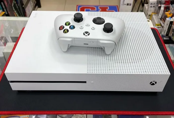 Xbox One S 500 GB semi novo com garantia