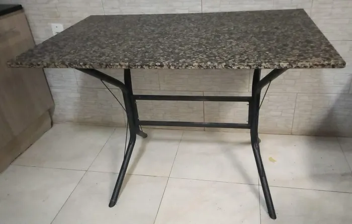 MESA NOVA SÓ NÃO TEM CADEIRA