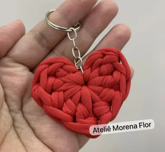Chaveiro coração fio de malha