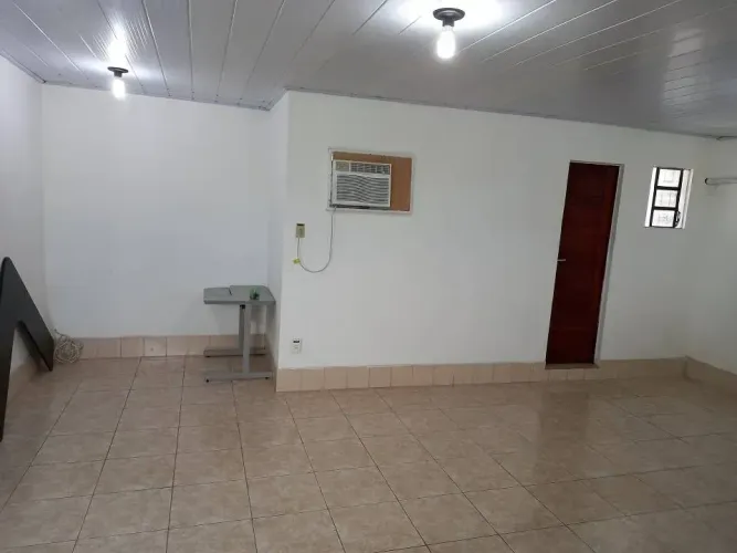 Praça 14 / Sala 35 m2 / 9 8 2 2 3 8 9 7 3