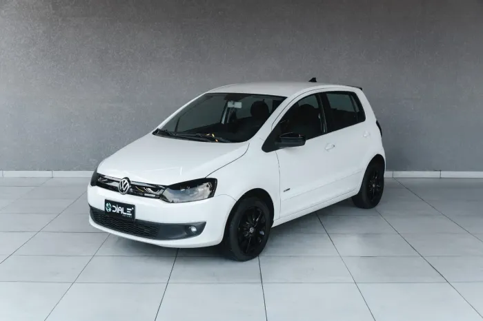 Volkswagen Fox 1.6 MSI Highline 16V Flex 4P Manual. 2014
