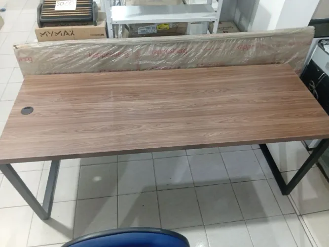 Mesa de 1.90m para escritório 