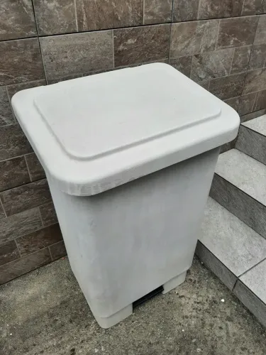 Lixeira Marfinite com pedal 100 litros00