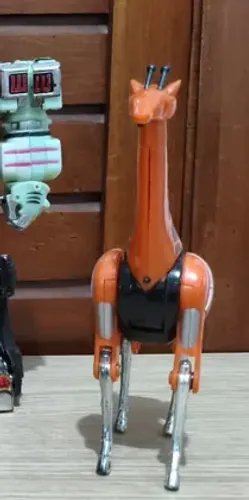 Girafa Megazord força animal