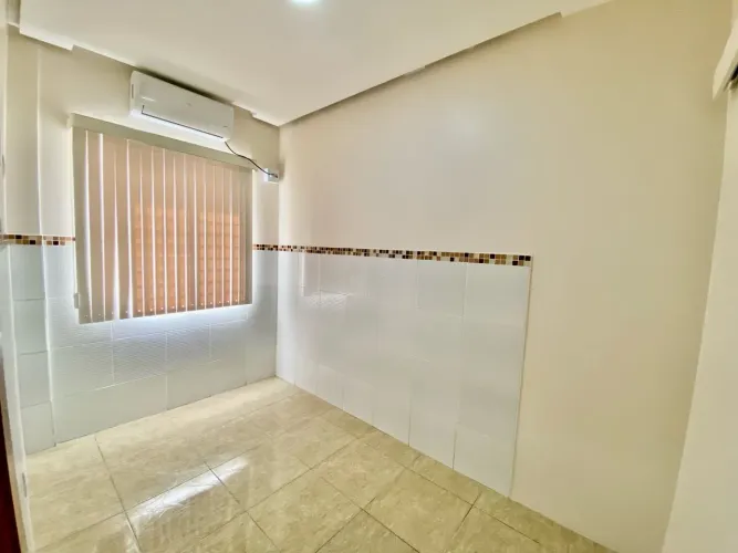 Sala comercial com banheiro interno