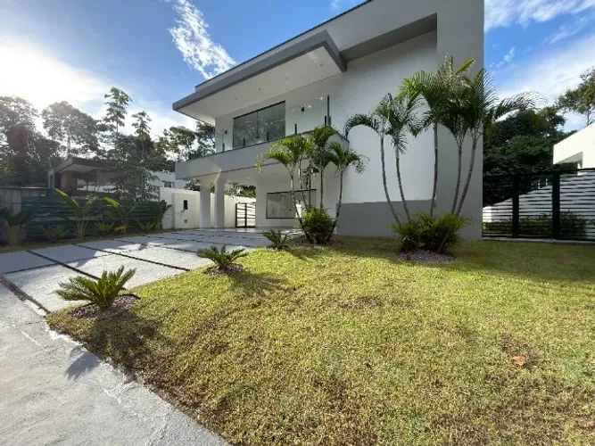 CASA DUPLEX COM 4 SUÍTES NO ALPHAVILLE 1 POR APENAS 2.800.000