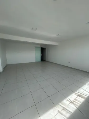 Loja 104 de 250m², 2 banheiro - Oscar Clark