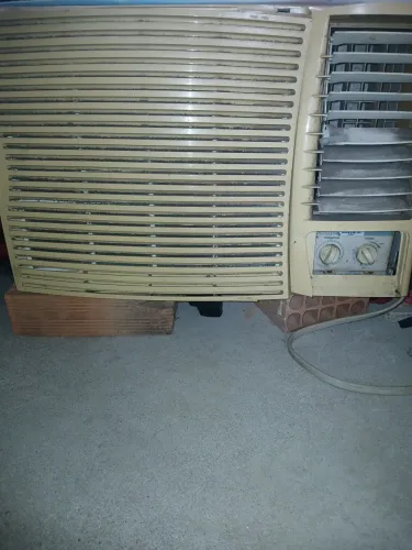 Vendo ar condicionado 30000 btus, 220 volts, estou vendendo porque minha luz é 110v