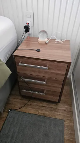 Mesinha de cabeceira com gaveta