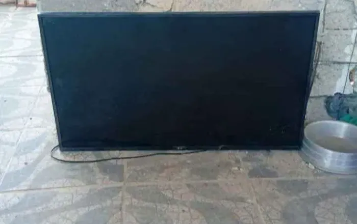 Smart TV LG de 43 polegadas para retirada de peças