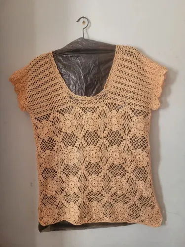 Blusa de crochê florida salmão tamanho M
