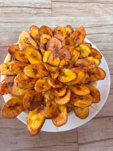 VAGA: COZINHEIRA(O) - RESTAURANTE DE COMIDA A QUILO