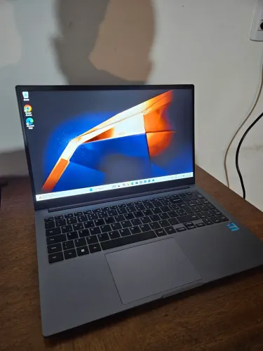 Notebook Samsung Galaxy book 4 novinho!