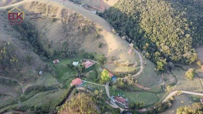 Sítio com 12 dormitórios à venda, 267000 m² por R$ 5.400.000 - Freguesia da Escada - Guara