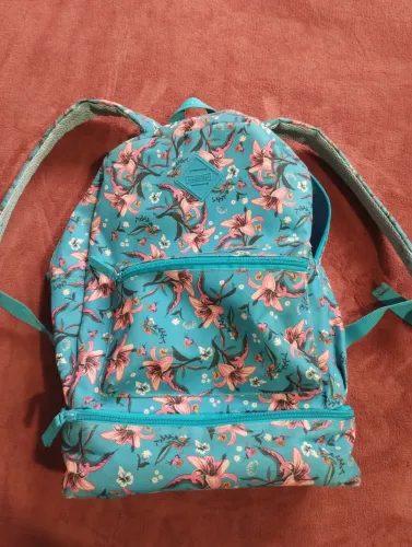 Mochila com lancheira acoplada