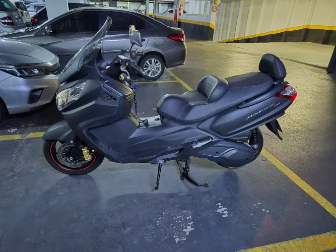Moto muito nova