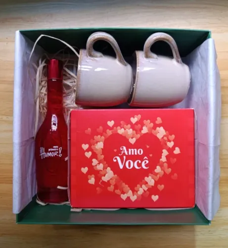 Kit Namorados Natura Humor + 2 Xícaras Cerâmica (Pronto p/ Presente)