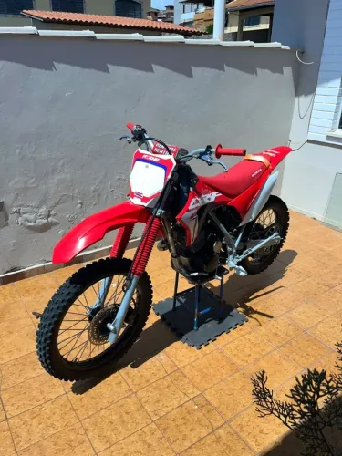 Vendo XR 200 ano 1997 trilha, só pegar e andar