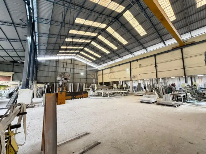 Galpão com escritório para Locação Joquei Clube próximo Avenida JK Juiz de Fora MG