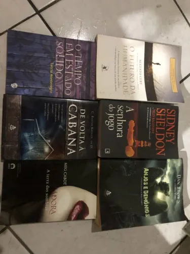Lote de livros usados,preço a negociar