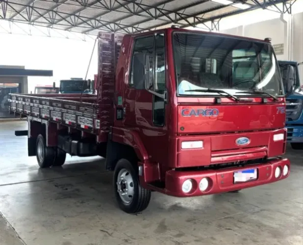 Ford Cargo 712 Vermelho 2008 Carroceria 7,5m