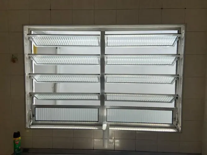 Janela de Cozinha Aluminio -  Extremamente bem cuidada