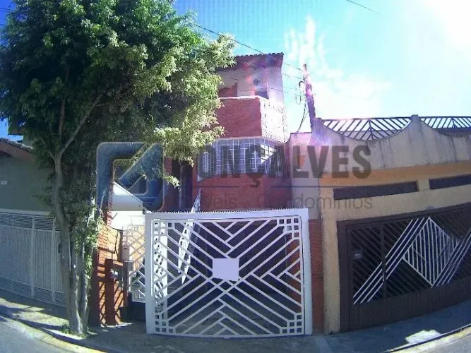 Sobrado Residencial com 3 Dormitórios, 6 Vagas e Ampla Área em Santo André  Campestre