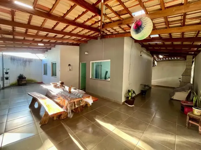 CASA NO BAIRRO BRASÍLIA