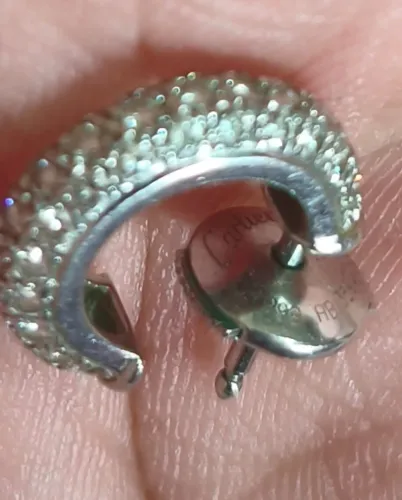Par de brinco Cartier mini hoop, ouro 18k com diamantes