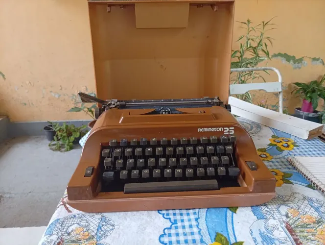 Máquina de escrever Remington 25