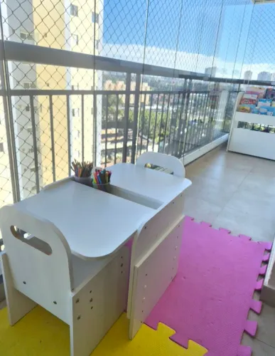 Mesa Infantil Multifuncional com Regulagem de Altura - Oportunidade!