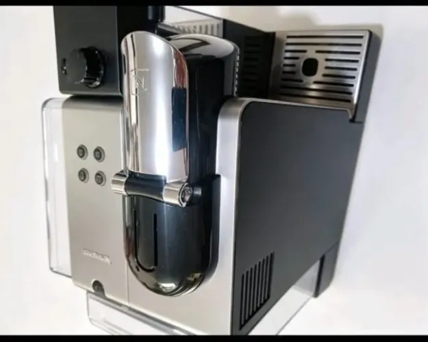 Cafeteira Nespresso Lattissima+