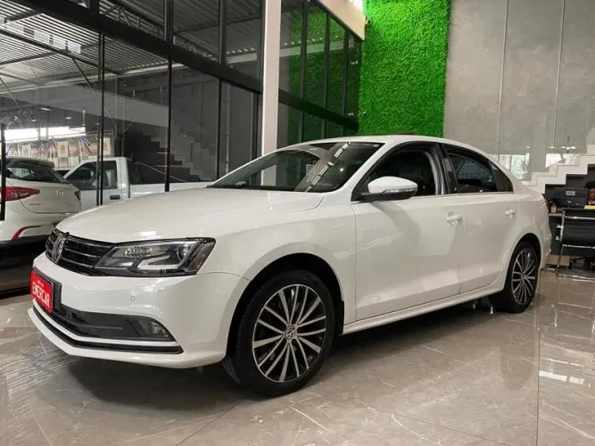 Volkswagen Jetta Highline 2.0 TSI 16V 4P Tiptronic 2017