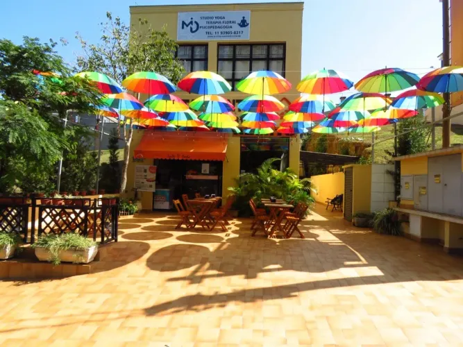 Prédio Comercial no Condomínio Beverly Hills