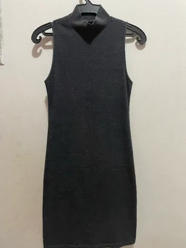 Vestido gola alta
