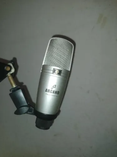 Microfone USB Seminovo - Ótima Captação (4 Meses de Uso)