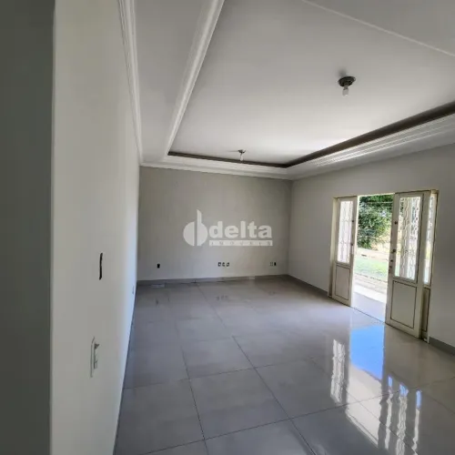 Casa com 5 uqarto s endo 2 suítes disponível para venda no bairro Jaraguá em Uberlândia MG