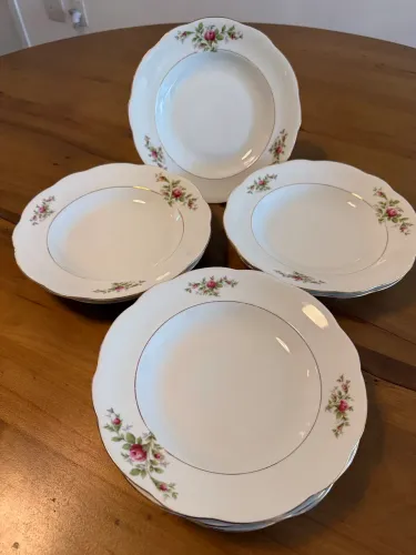 Conjunto antigo (anos 1950/60) com 8 pratos fundos