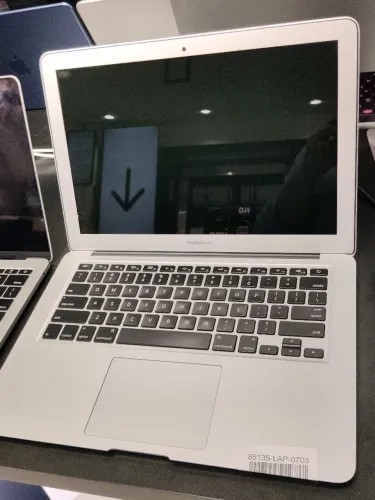 MacBook air detalhes na foto 