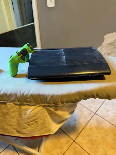 Vendo ps3 em ótimo estado e controle com diversos jogos (mais de 20 jogos)