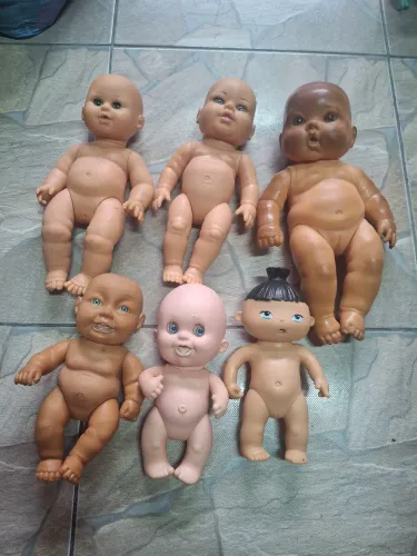 Bonecas lindas emborrachada