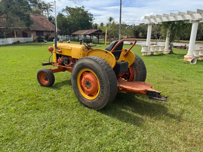 Trator VALMET 360 