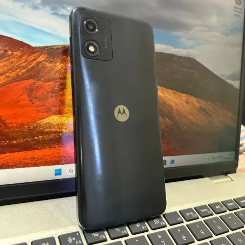 Motorola moto E13 64GB 4GB RAM