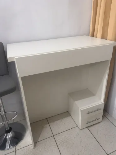 Mesa balcão manicure para trabalhar em pé
