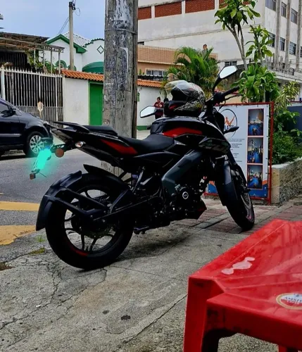 VENDO MOTO DOMINAR 200 CILINDRA, ÚNICO DONO.