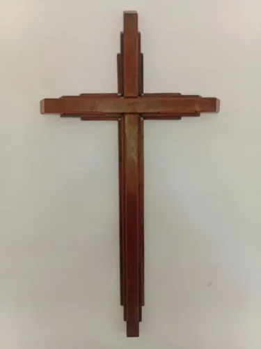 Cruz de madeira maciça