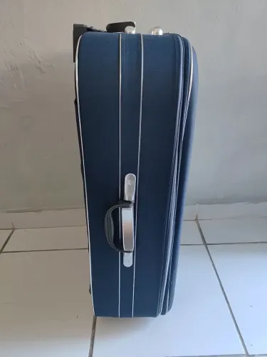 Mala de viagem grande 32kg azul marinho perfeito estado.
