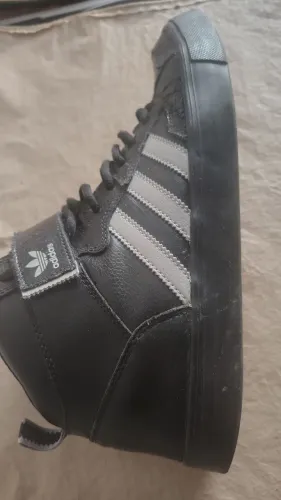 Botinha Adidas top